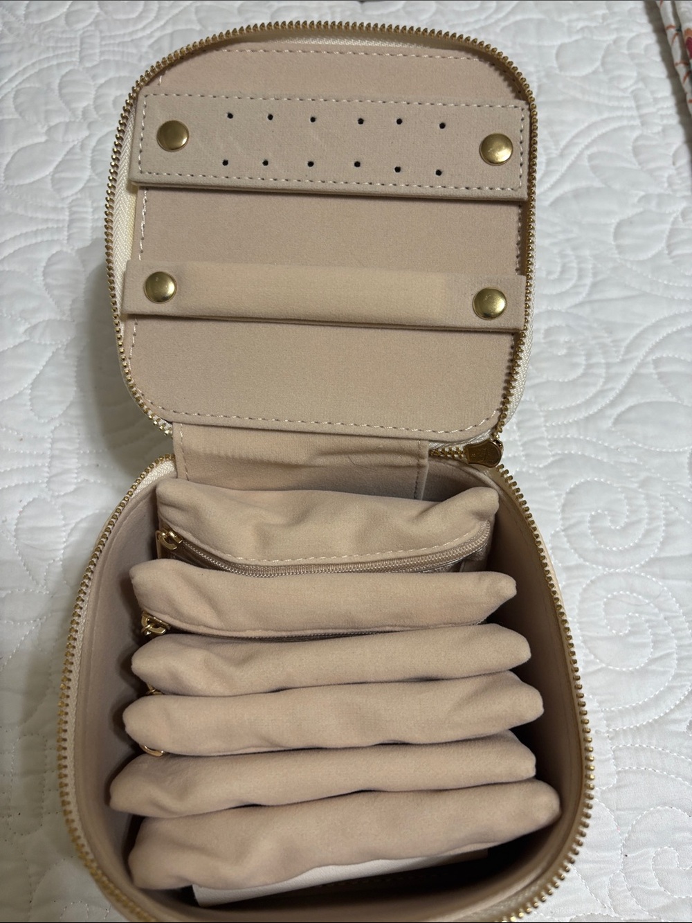 Compact Beige Jewelry Travel Case with Zipper